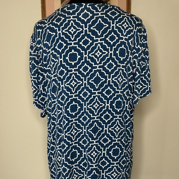 LuLaRoe Shortsleeve Shirt Top Women's XL Round Neck Blue & White Geometric - Picture 3 of 10